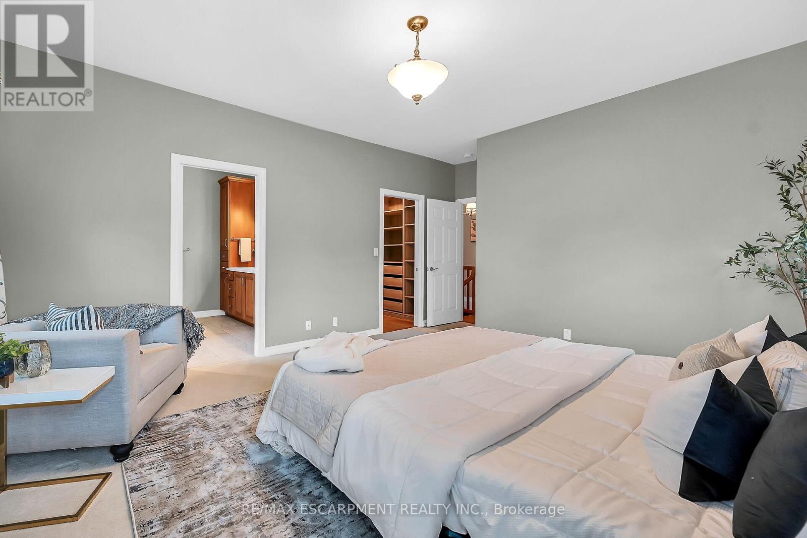 Photo 22 of 186 Donjon Boulevard, Norfolk ON