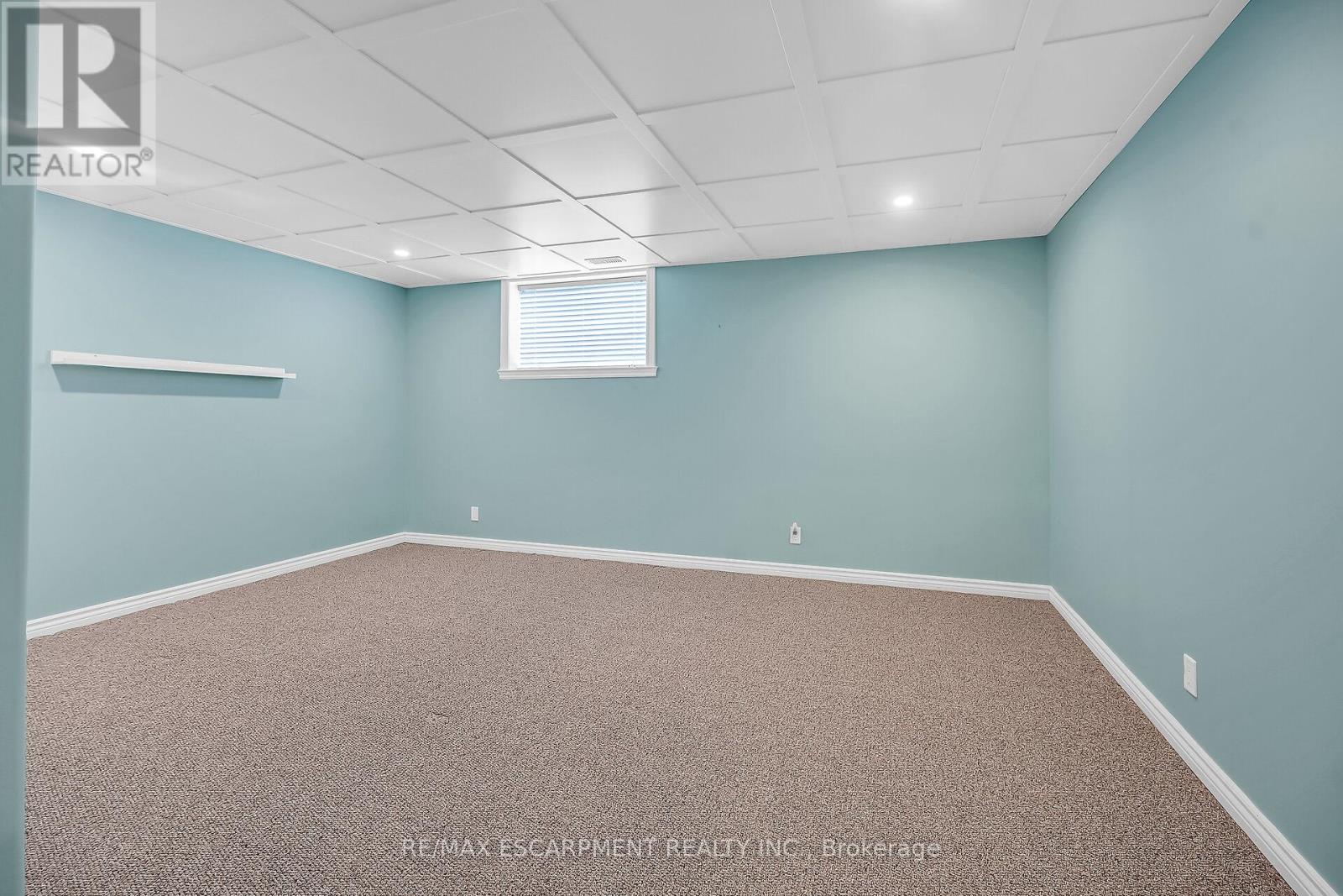 Photo 12 of 186 Donjon Boulevard, Norfolk ON