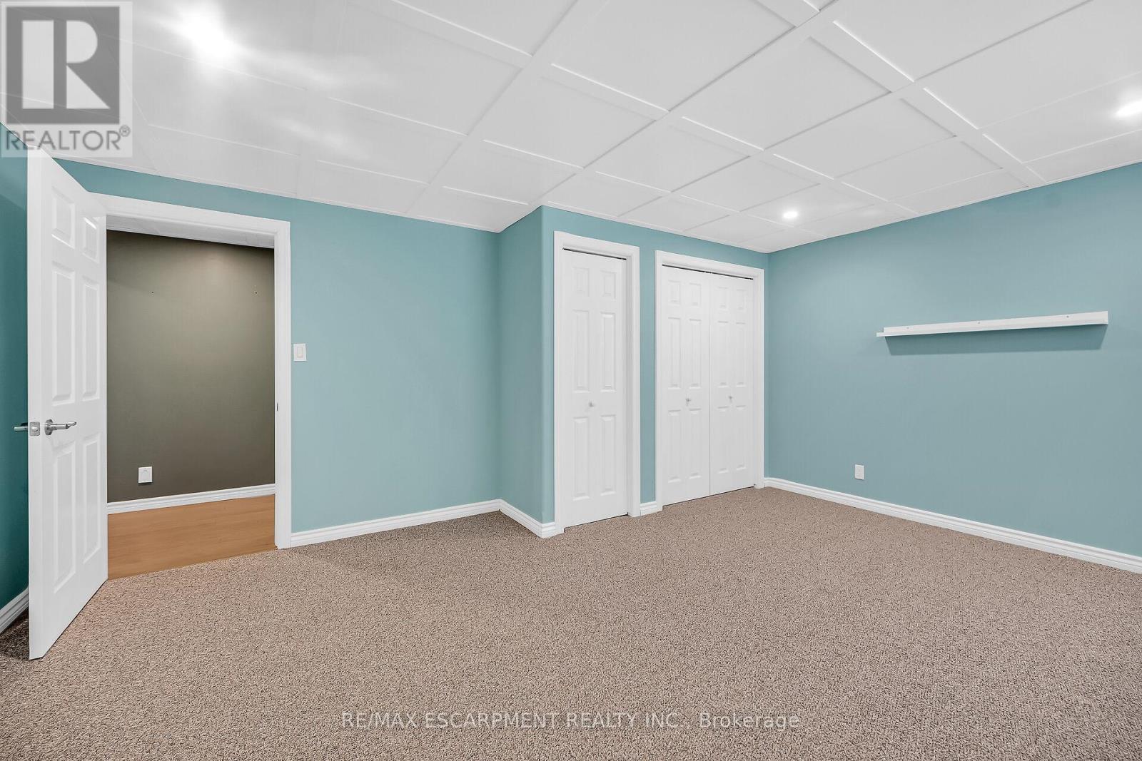Photo 29 of 186 Donjon Boulevard, Norfolk ON