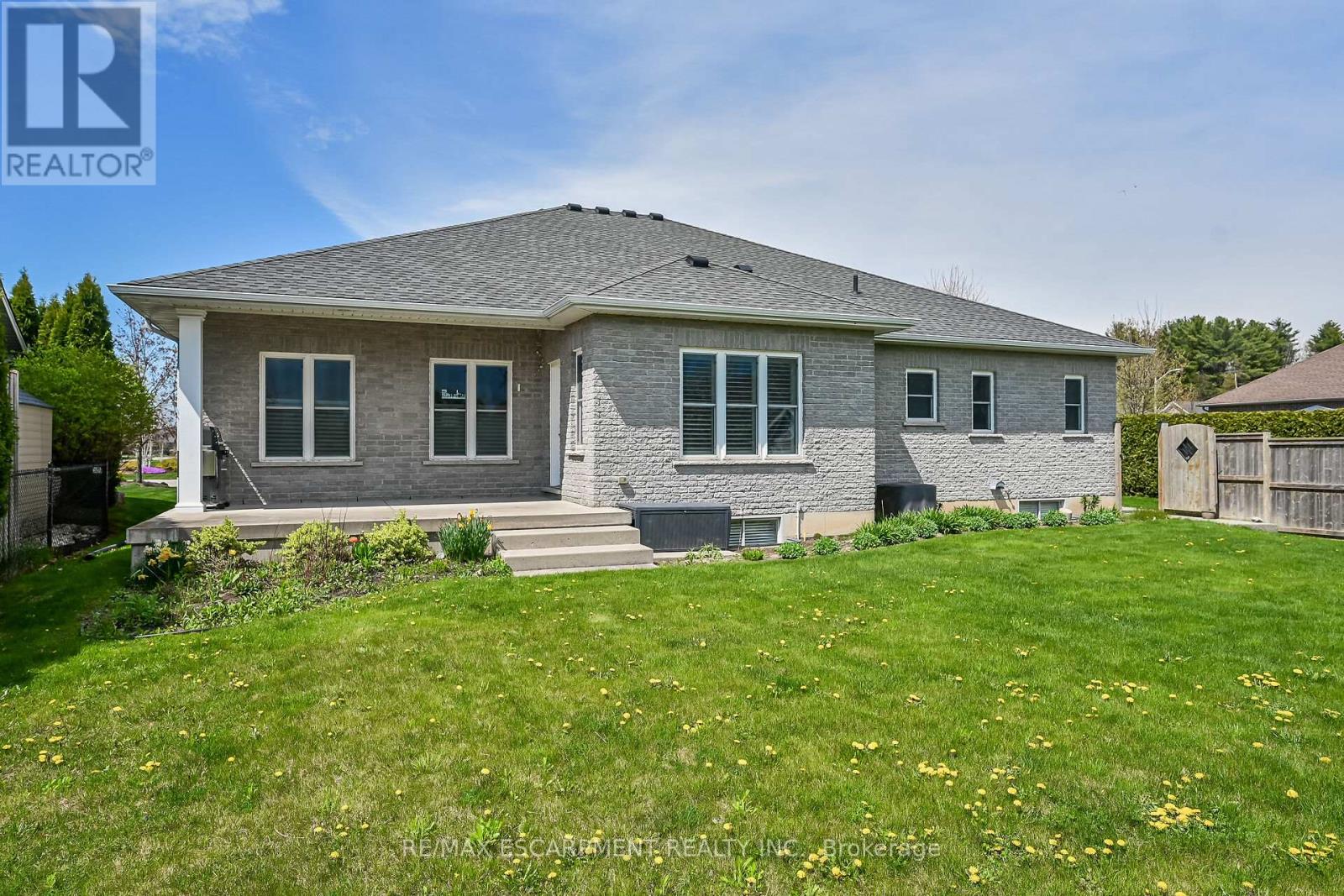 Photo 39 of 186 Donjon Boulevard, Norfolk ON