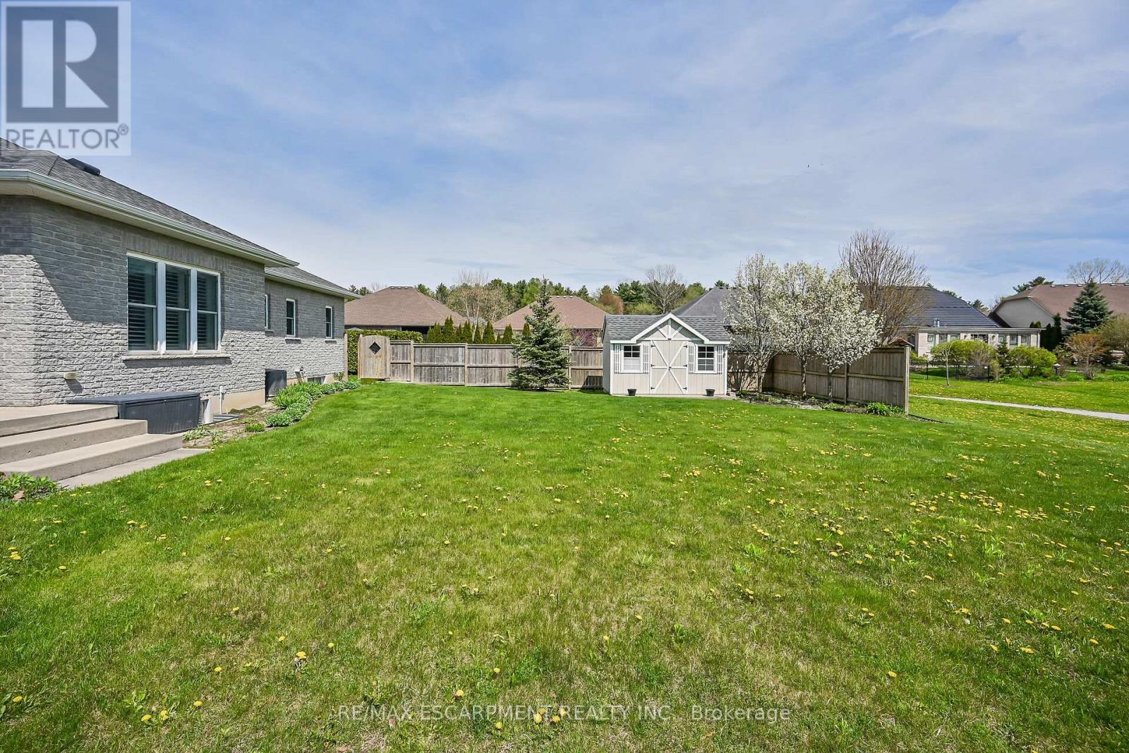 Photo 48 of 186 Donjon Boulevard, Norfolk ON
