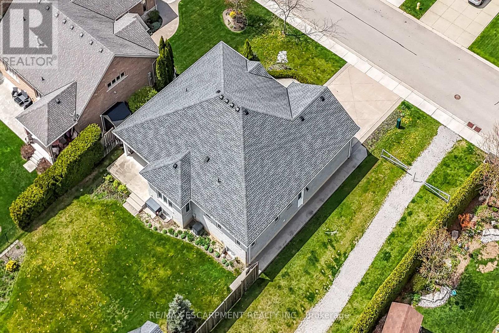 Photo 32 of 186 Donjon Boulevard, Norfolk ON