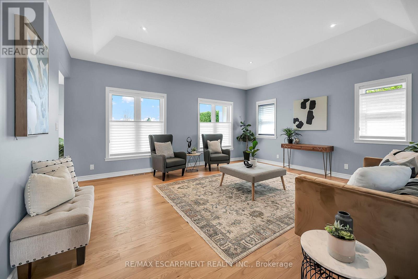 Photo 26 of 186 Donjon Boulevard, Norfolk ON
