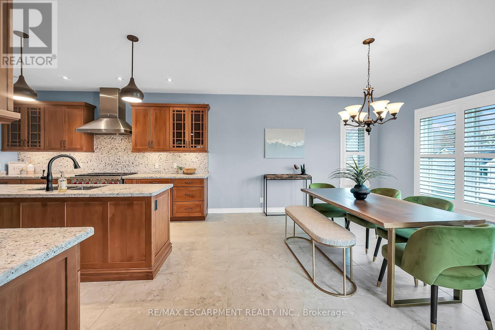Photo 44 of 186 Donjon Boulevard, Norfolk ON