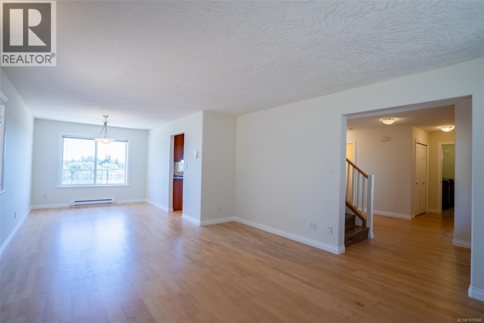 Photo 4 of 2562 Crystalview Dr, Langford BC
