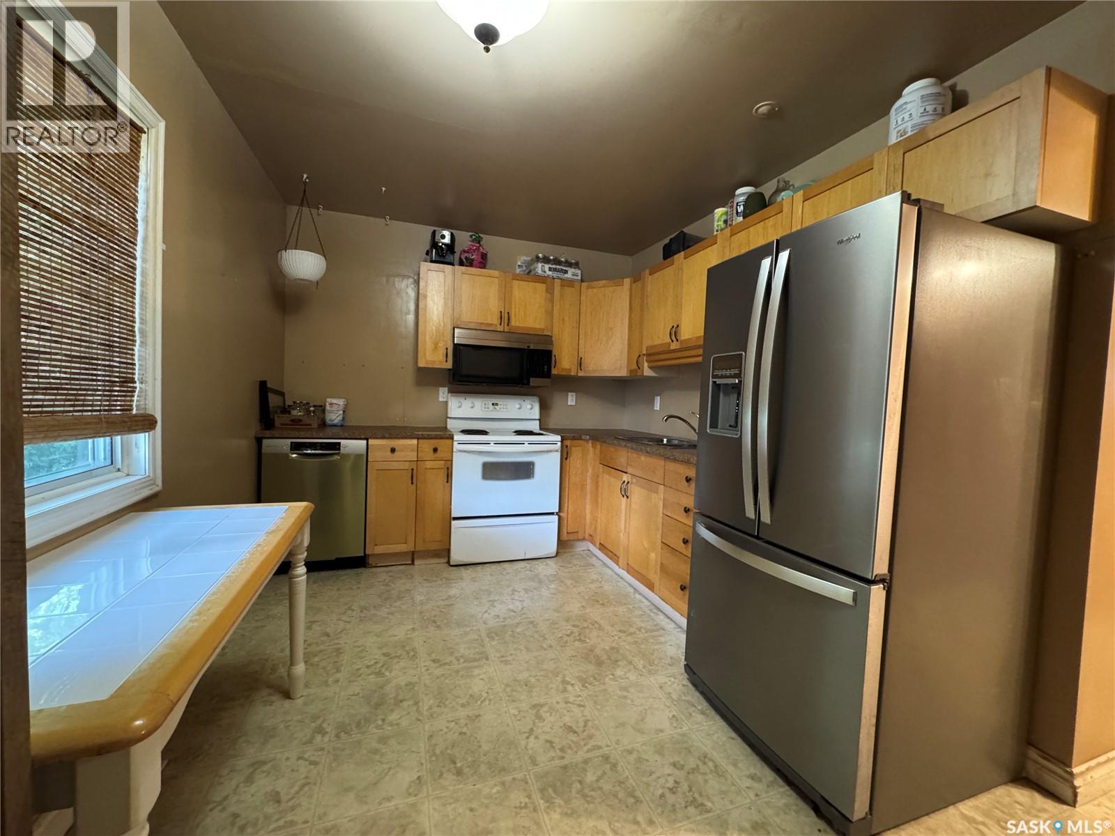 Photo 12 of 470 Macmurchy Avenue, Regina Beach SK