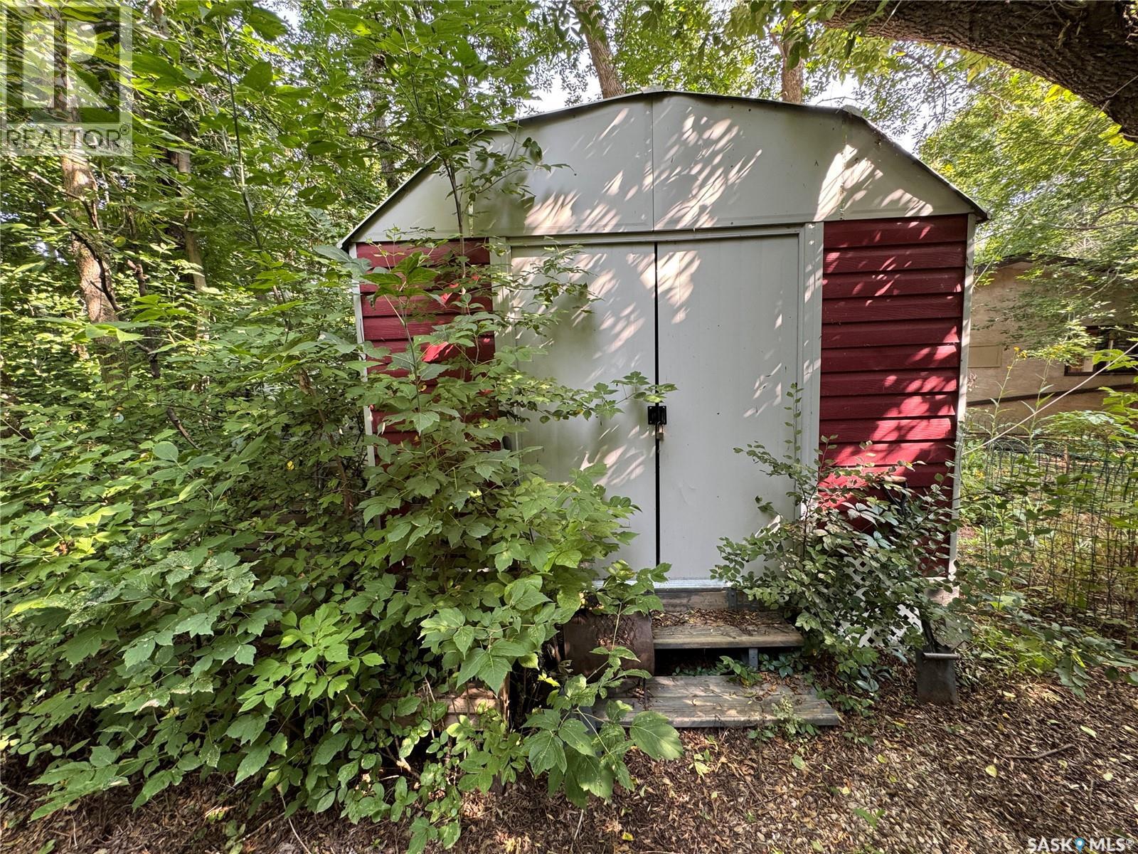 Photo 11 of 470 Macmurchy Avenue, Regina Beach SK