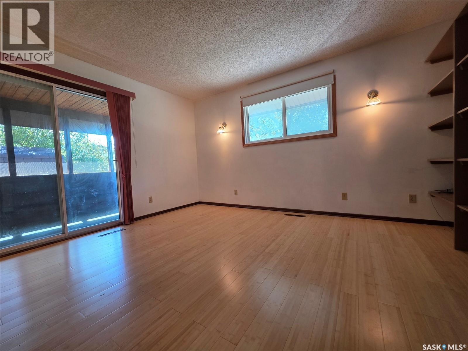 Single Family House for Sale in  Hayward PLACE Swift Current 