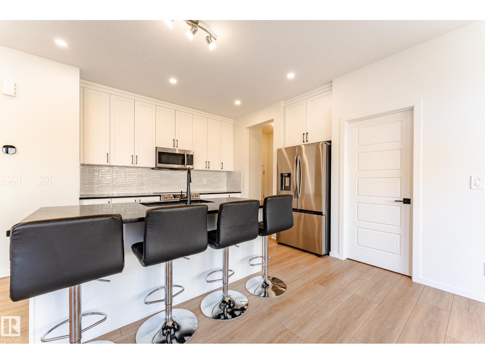 Photo 34 of 20618 19 A Av Nw, Edmonton AB
