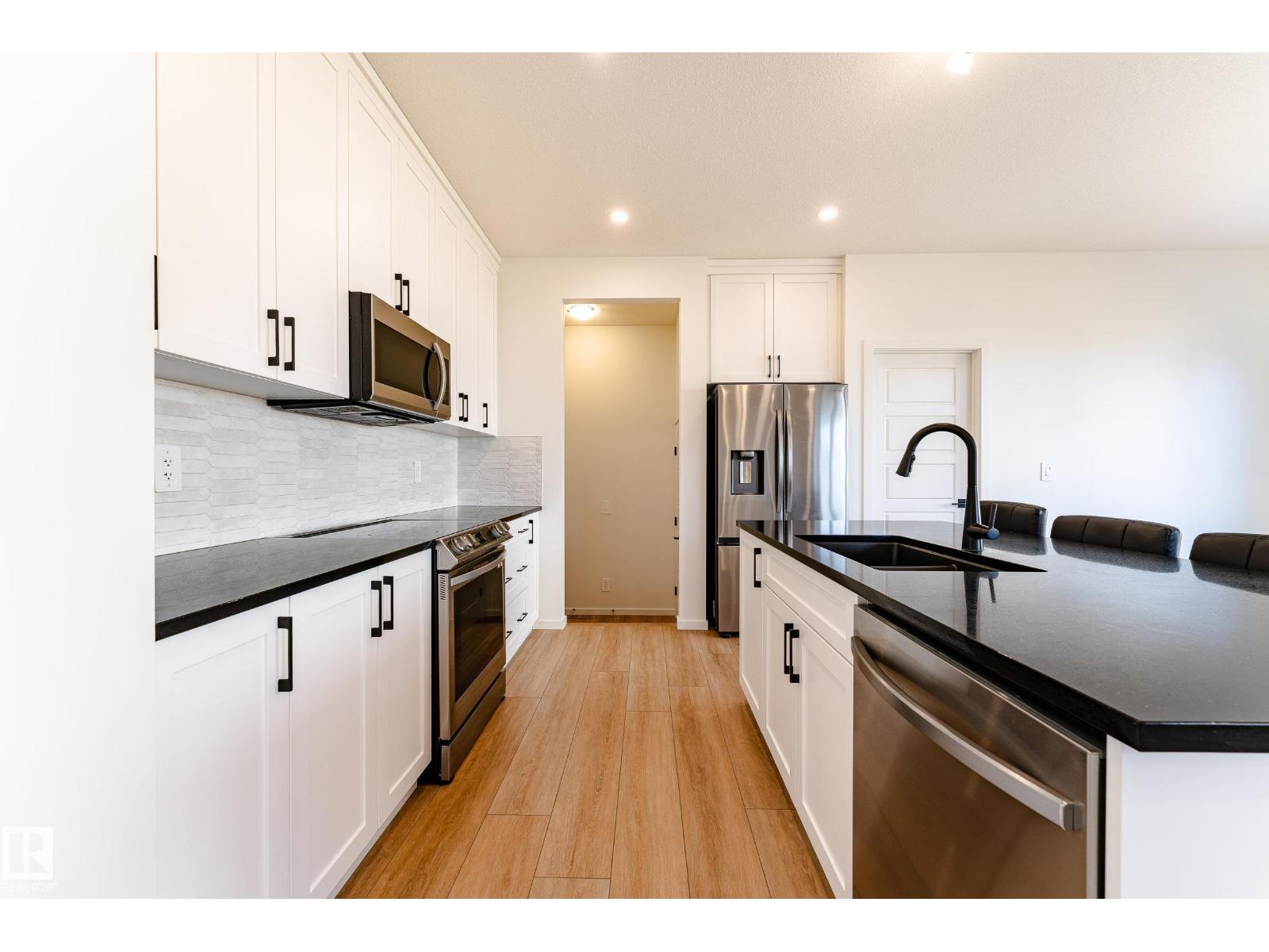 Photo 6 of 20618 19 A Av Nw, Edmonton AB