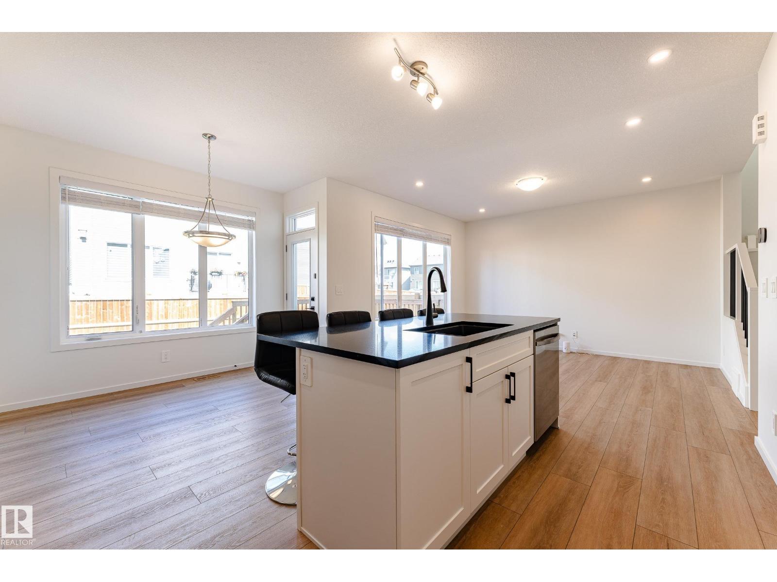Photo 33 of 20618 19 A Av Nw, Edmonton AB
