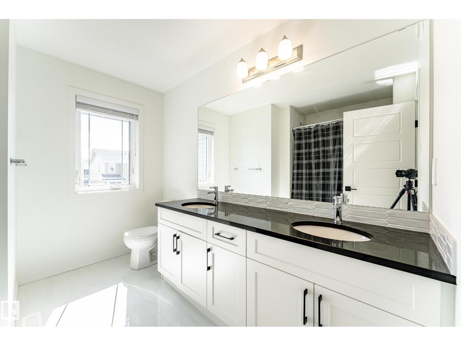 Photo 17 of 20618 19 A Av Nw, Edmonton AB
