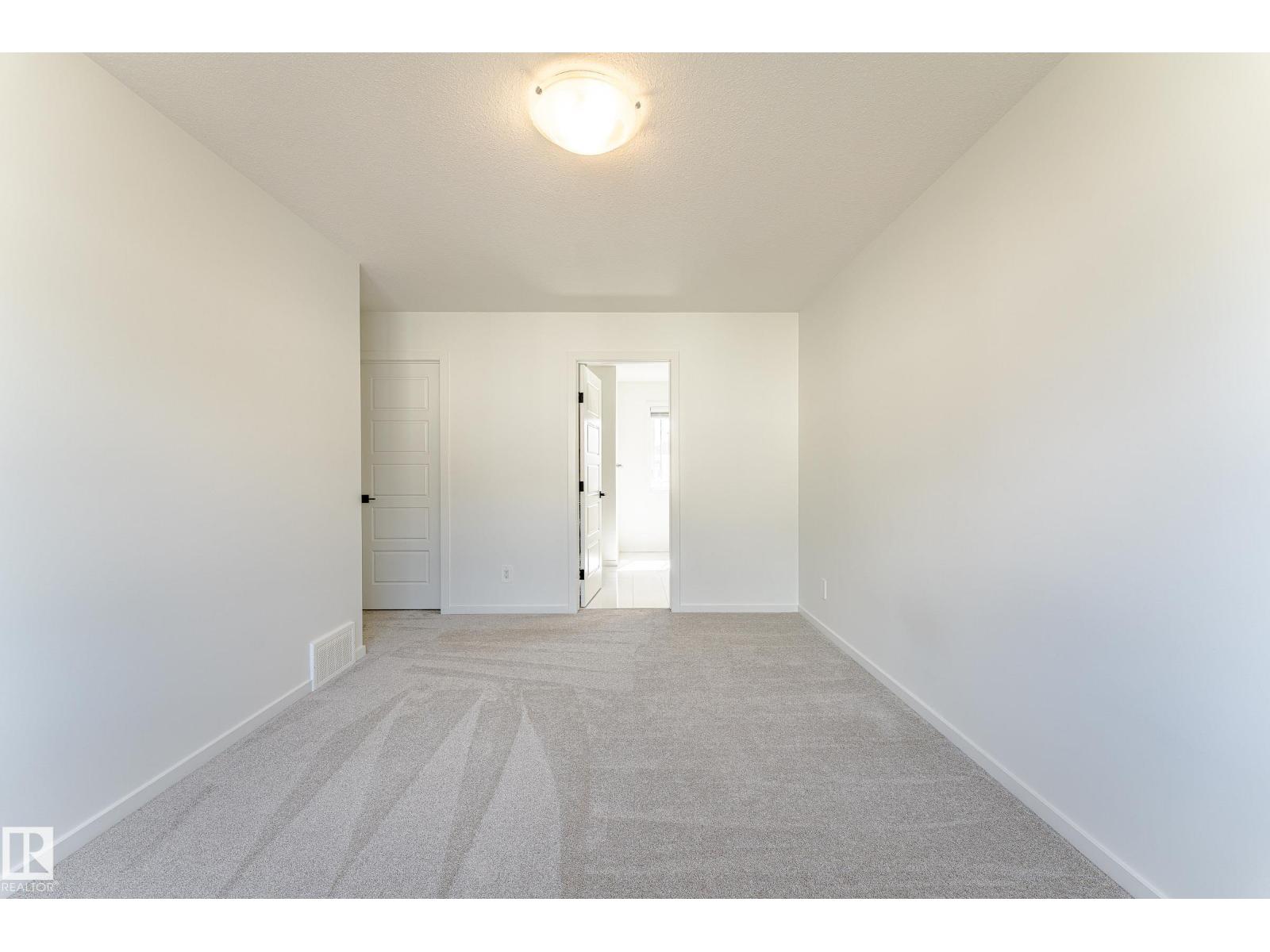 Photo 13 of 20618 19 A Av Nw, Edmonton AB