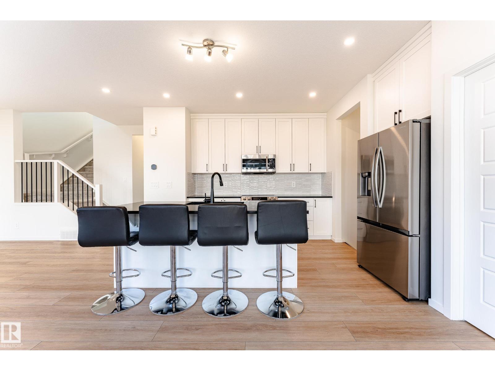 Photo 4 of 20618 19 A Av Nw, Edmonton AB