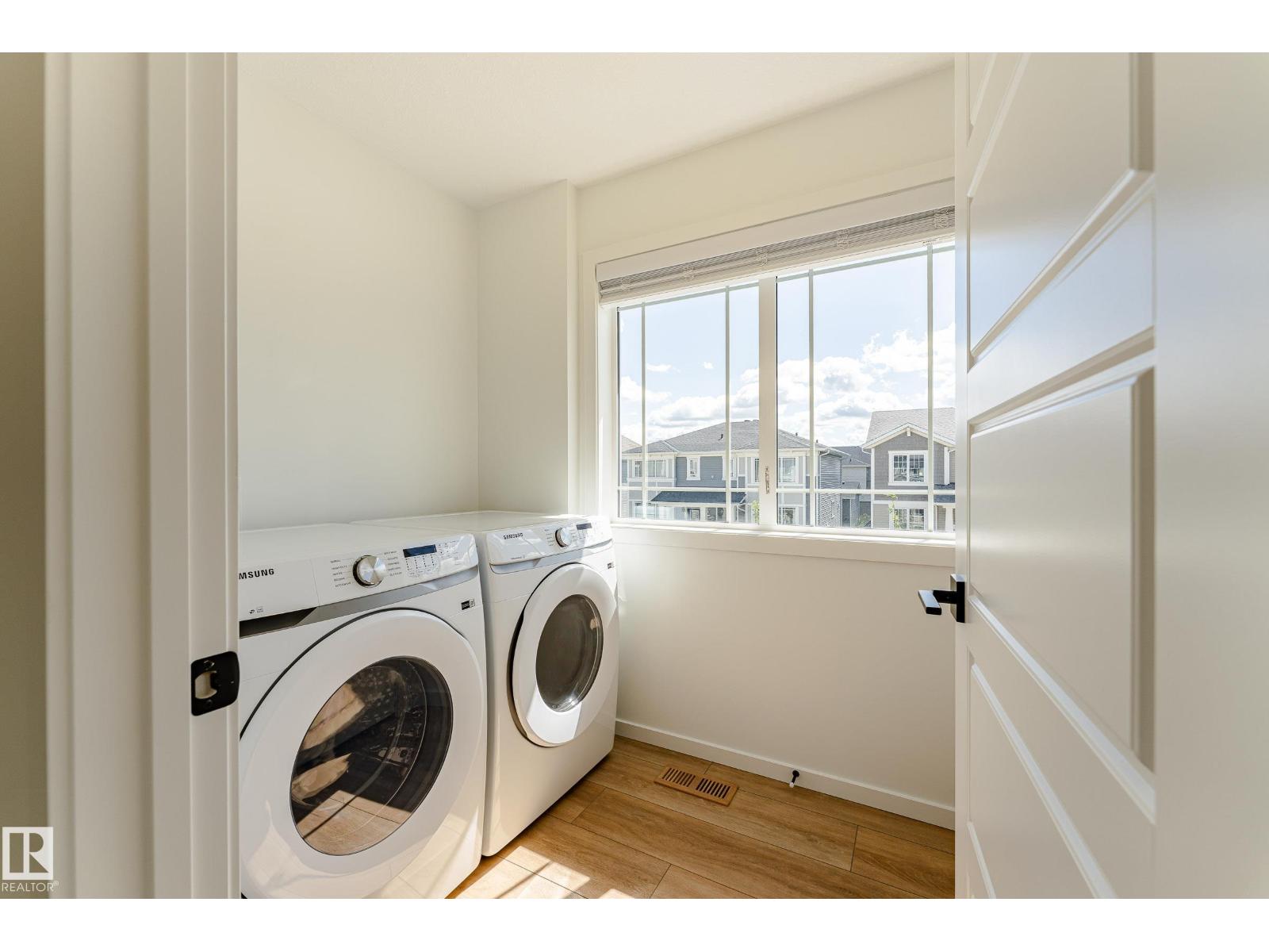 Photo 16 of 20618 19 A Av Nw, Edmonton AB