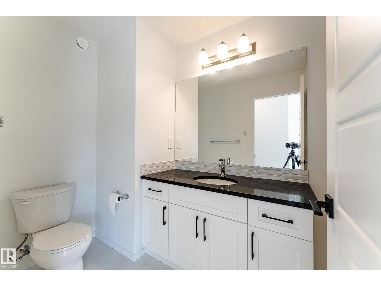 Photo 15 of 20618 19 A Av Nw, Edmonton AB