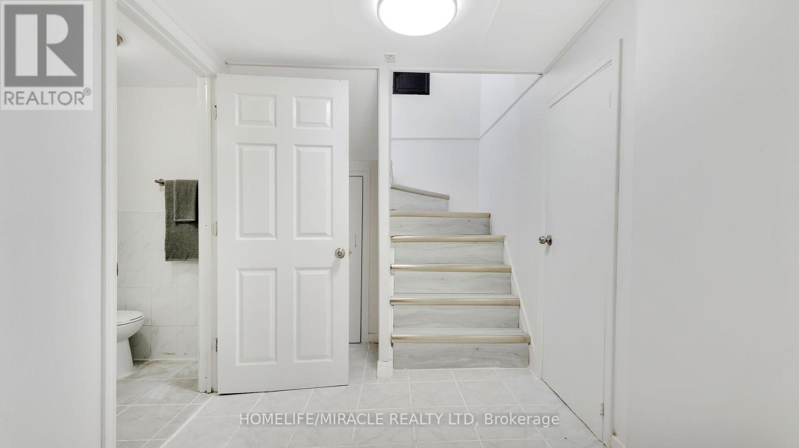 Photo 10 of 8 Hollyhedge Drive, Toronto ON