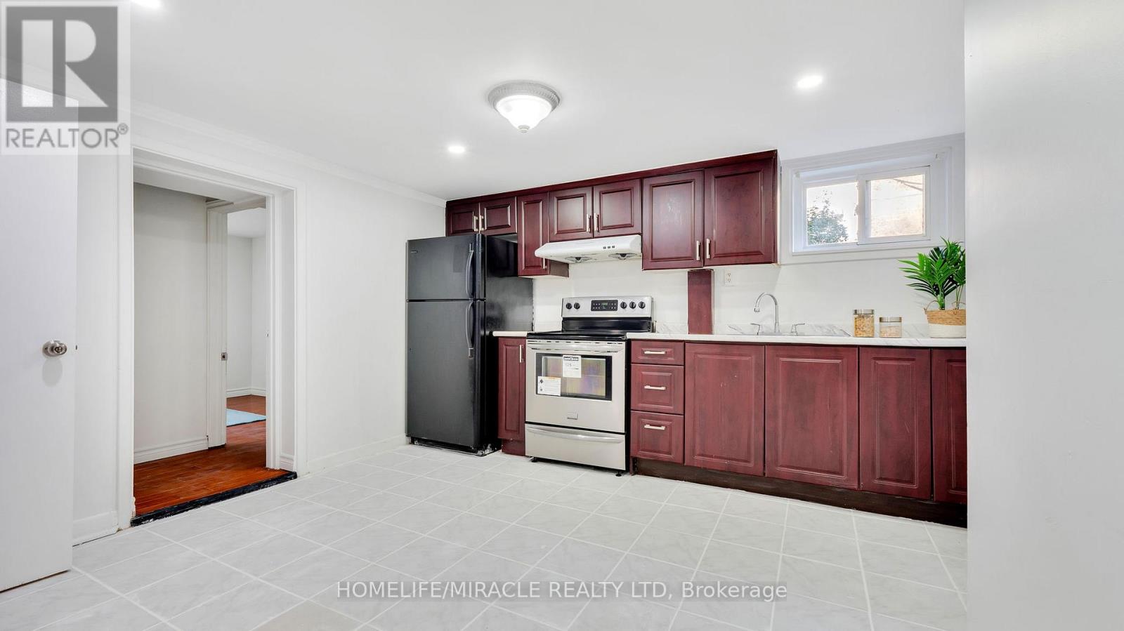 Photo 50 of 8 Hollyhedge Drive, Toronto ON