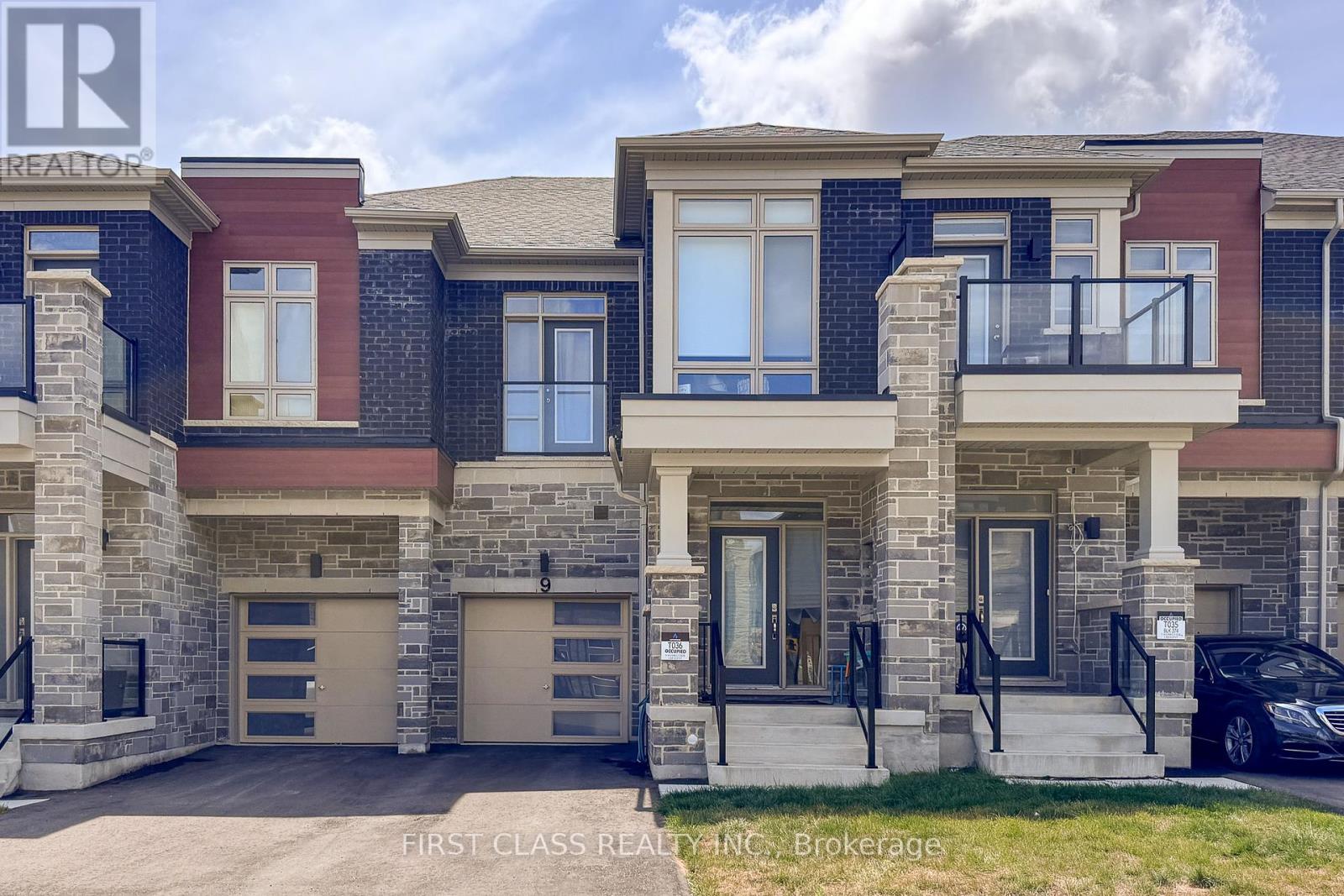 Photo 2 of 9 Schmeltzer Crescent, Richmond Hill ON