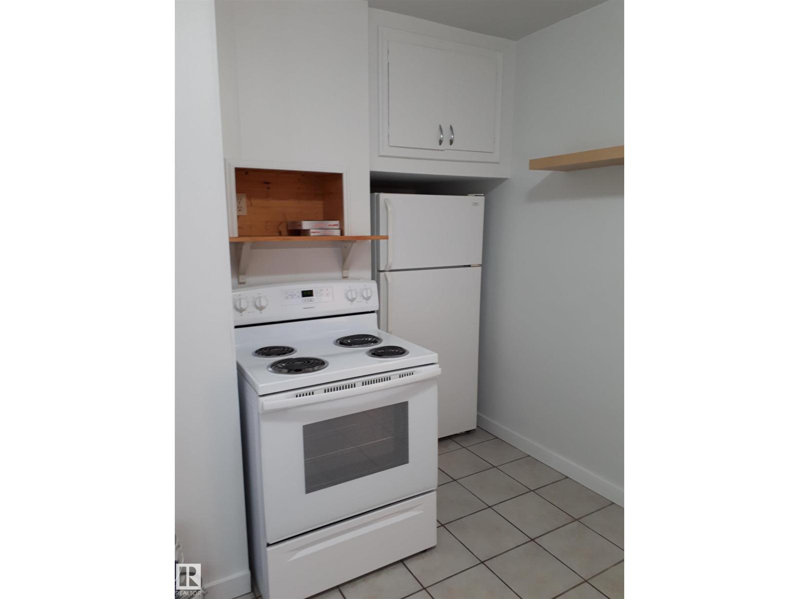 Photo 8 of 10915 122 St Nw, Edmonton AB