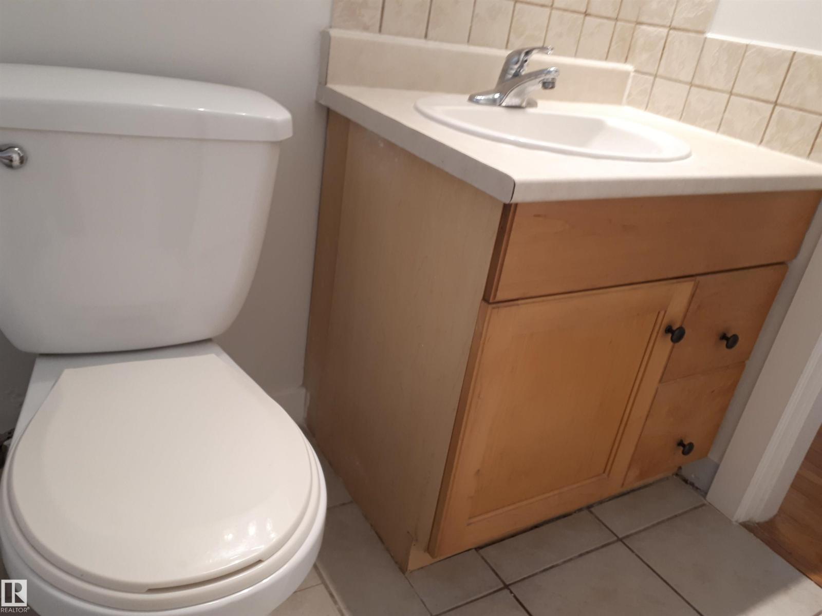 Photo 3 of 10915 122 St Nw, Edmonton AB