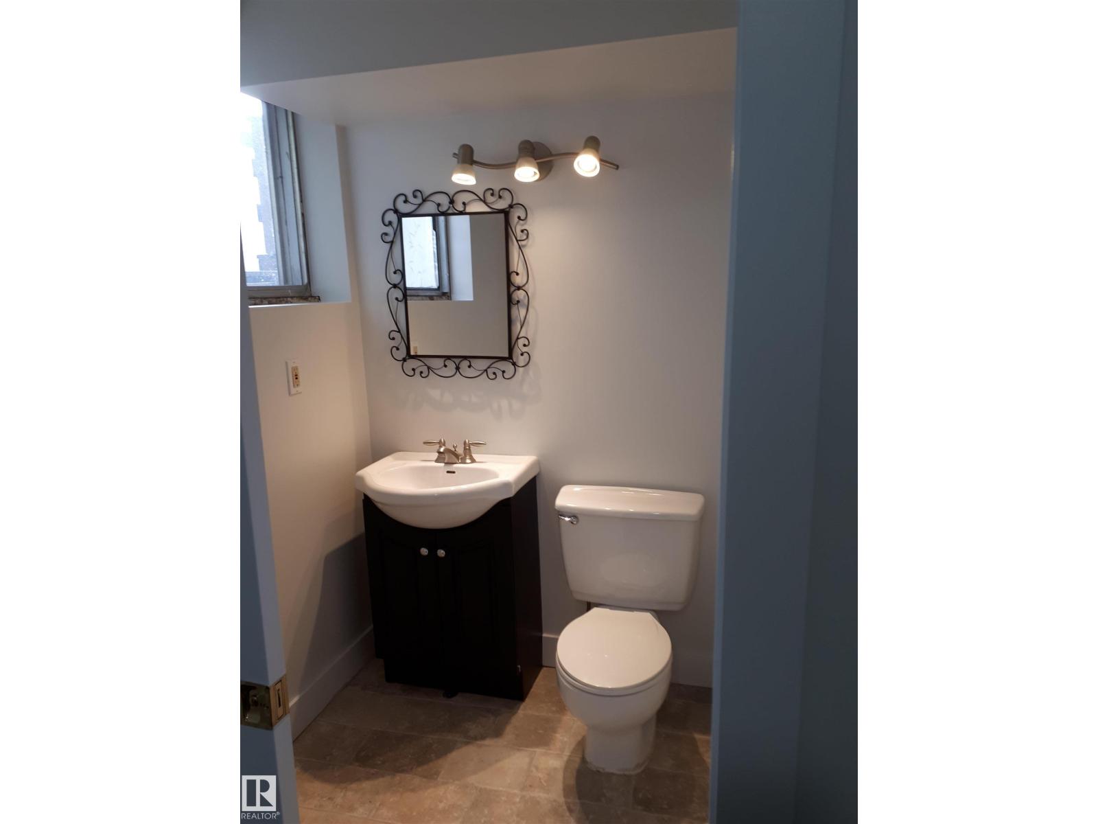 Photo 9 of 10915 122 St Nw, Edmonton AB