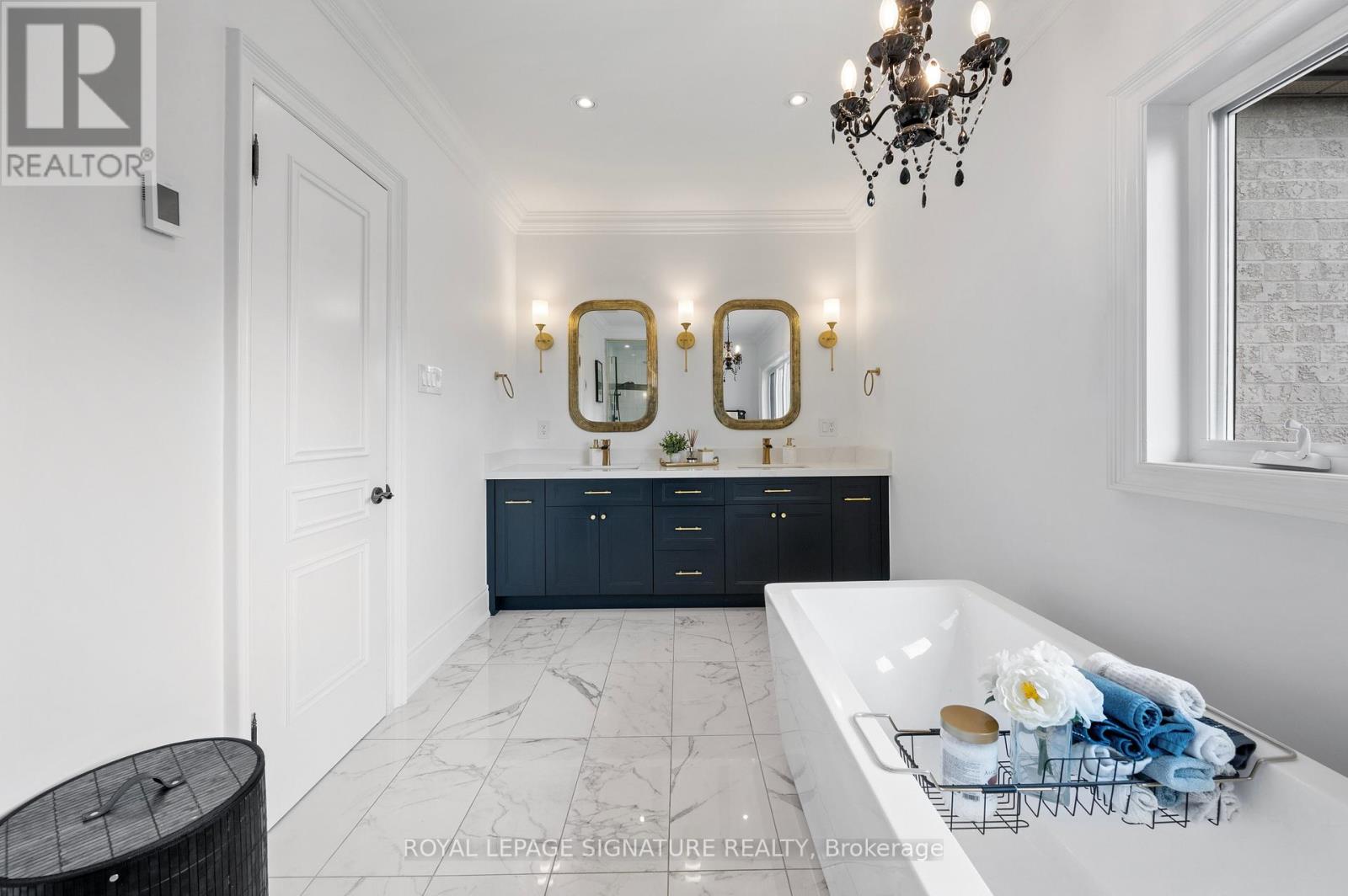 Photo 15 of 75 Rachelle Court, Vaughan ON