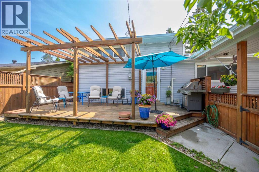Single Family House 4 Level for Sale in   Street SW Westgate Calgary 
