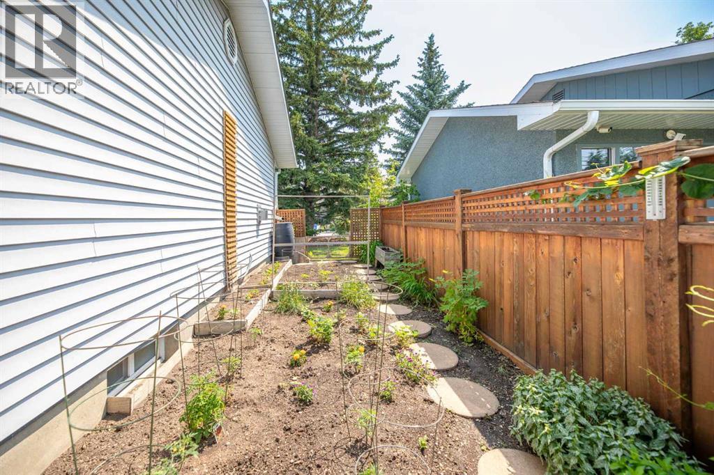 Single Family House 4 Level for Sale in   Street SW Westgate Calgary 
