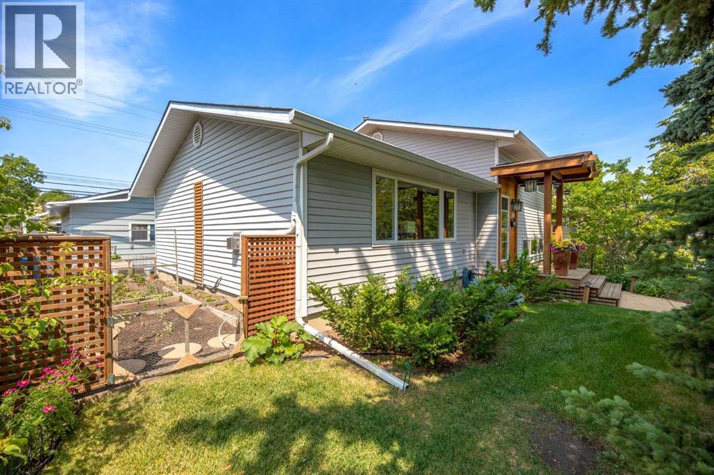 Single Family House 4 Level for Sale in   Street SW Westgate Calgary 