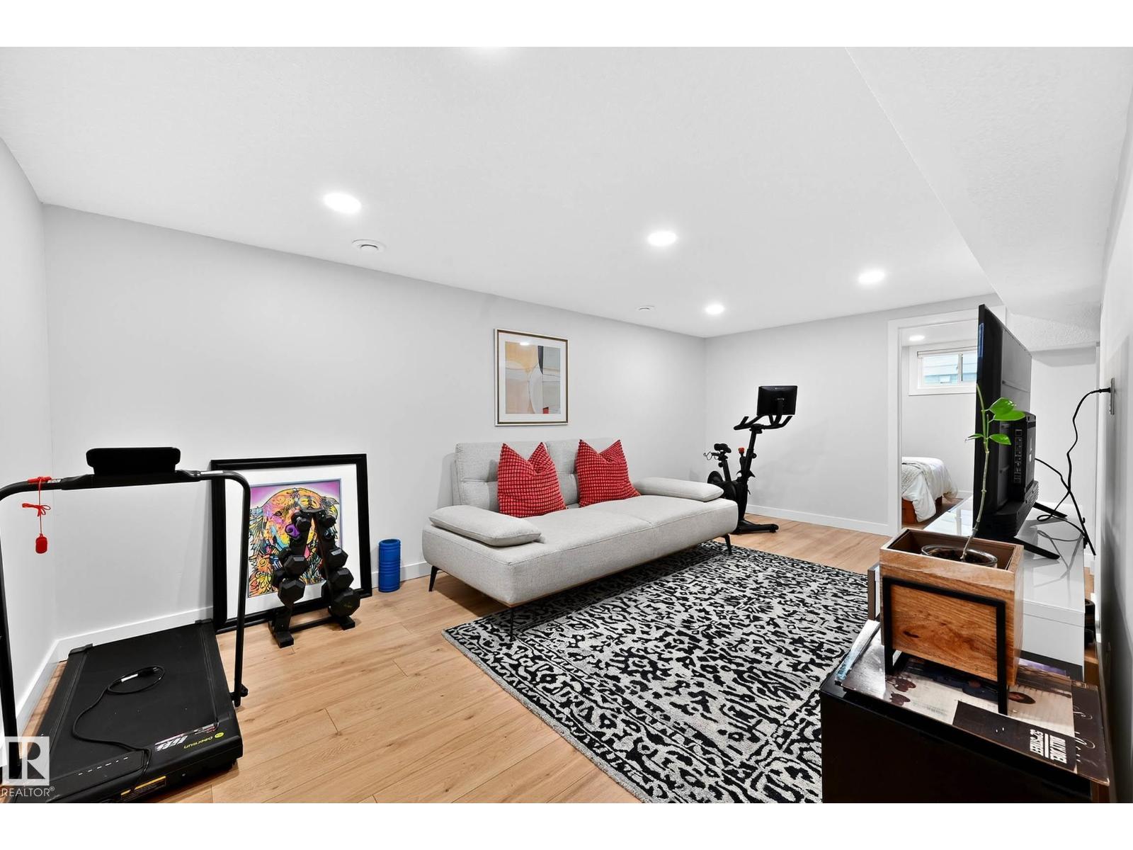 Photo 33 of 10507 69 Av Nw, Edmonton AB
