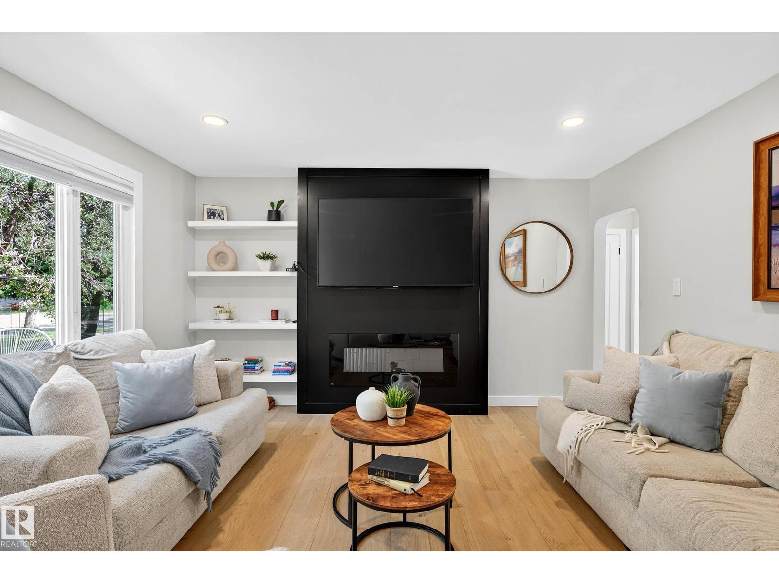 Photo 6 of 10507 69 Av Nw, Edmonton AB