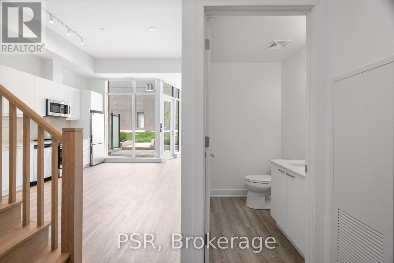 Photo 28 of 110 200 Deerfield Road, Newmarket ON