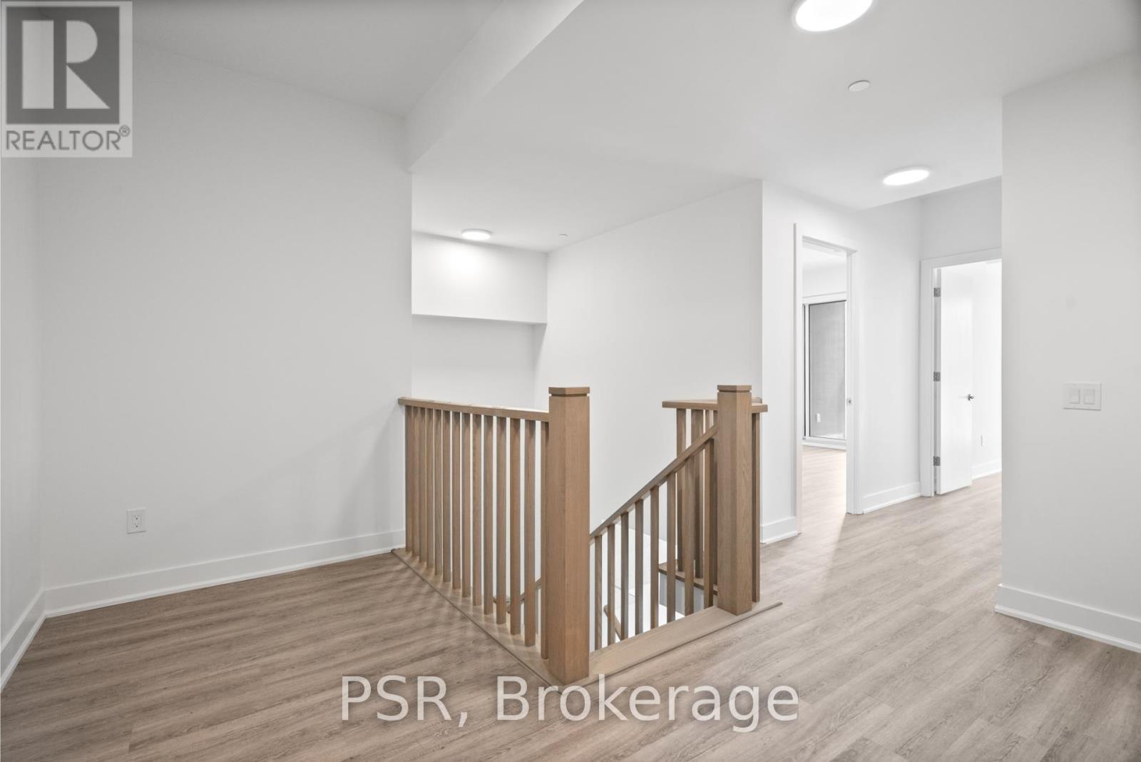 Photo 8 of 110 200 Deerfield Road, Newmarket ON