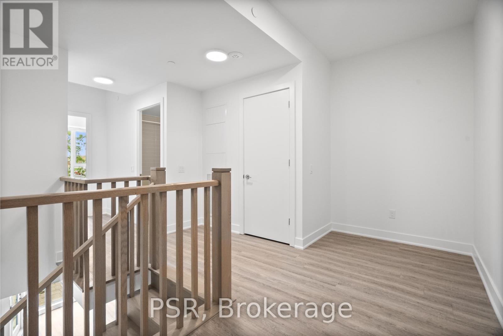 Photo 16 of 110 200 Deerfield Road, Newmarket ON