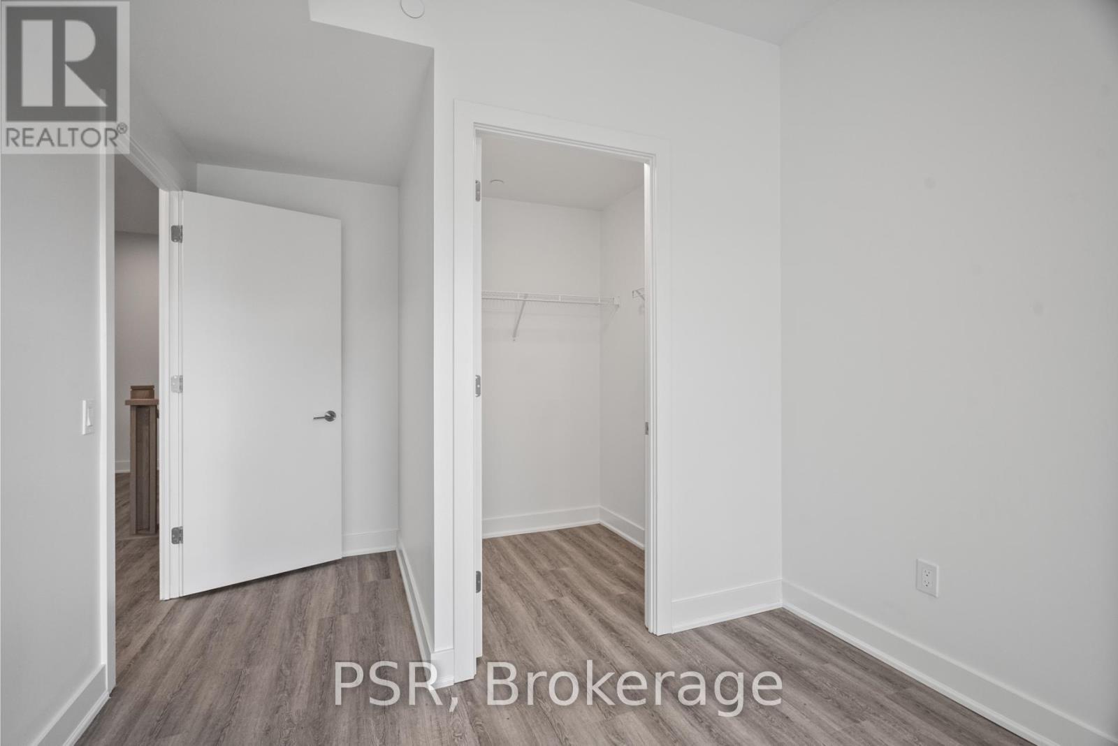 Photo 5 of 110 200 Deerfield Road, Newmarket ON