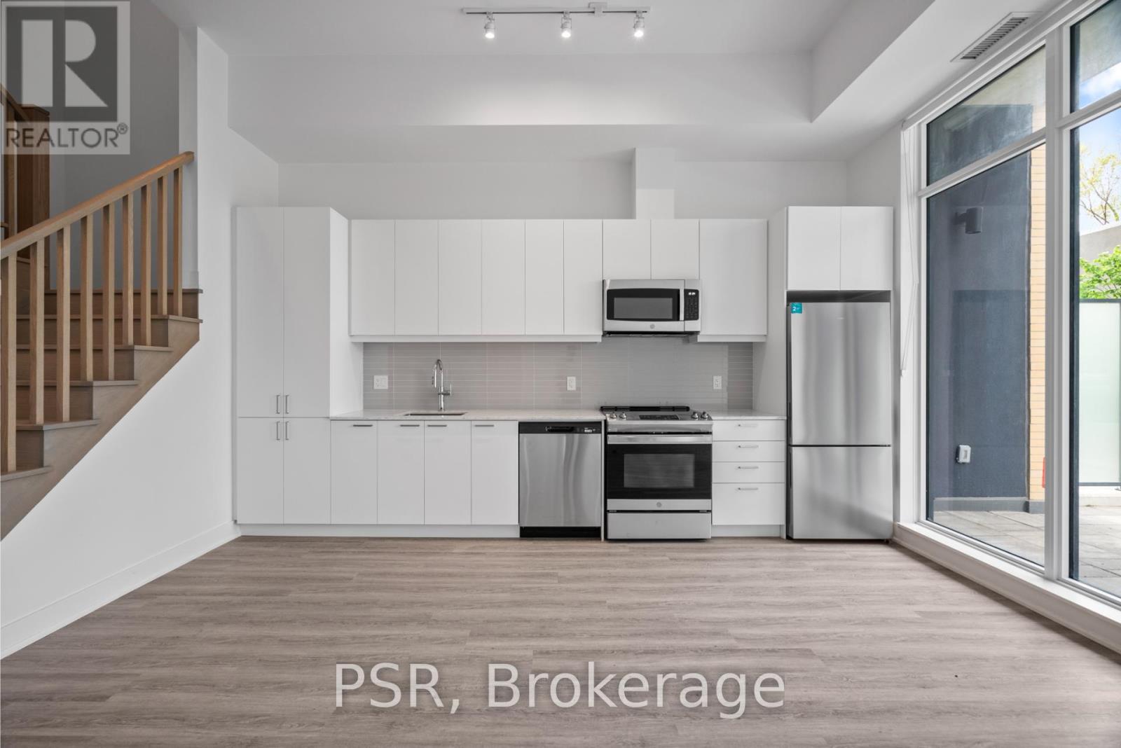Photo 29 of 110 200 Deerfield Road, Newmarket ON