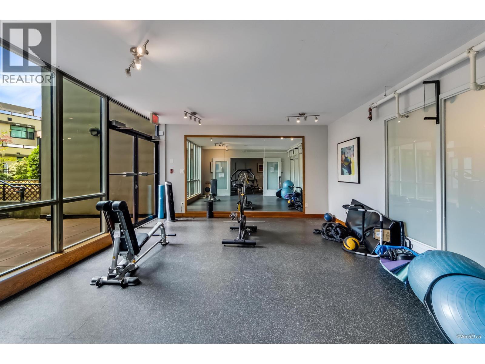 Photo 15 of 402 10 Renaissance Square, New Westminster BC
