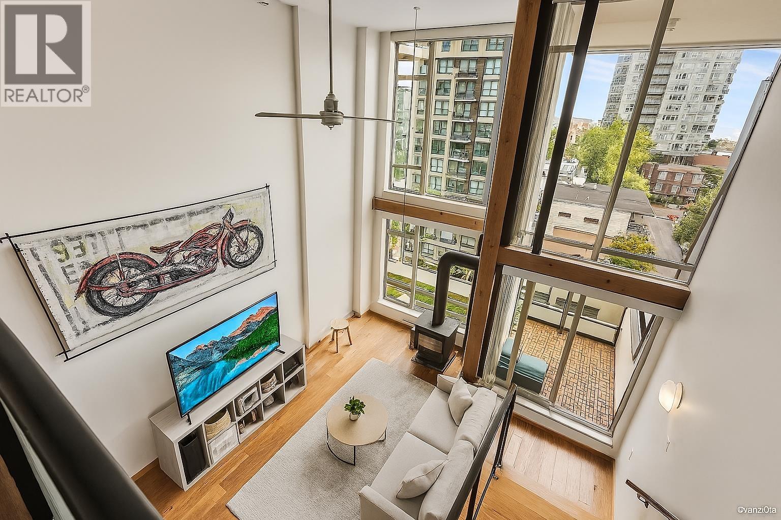 Photo 3 of 402 10 Renaissance Square, New Westminster BC