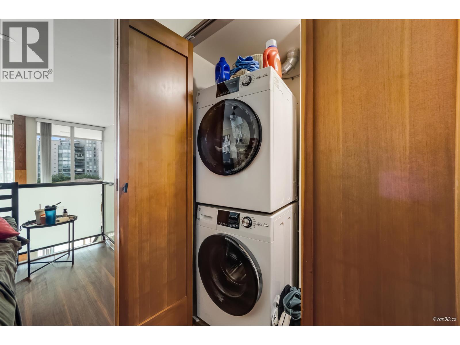 Photo 9 of 402 10 Renaissance Square, New Westminster BC