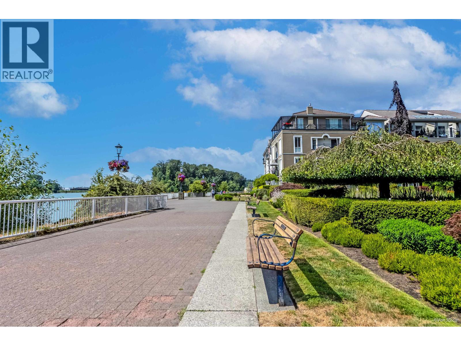Photo 23 of 402 10 Renaissance Square, New Westminster BC