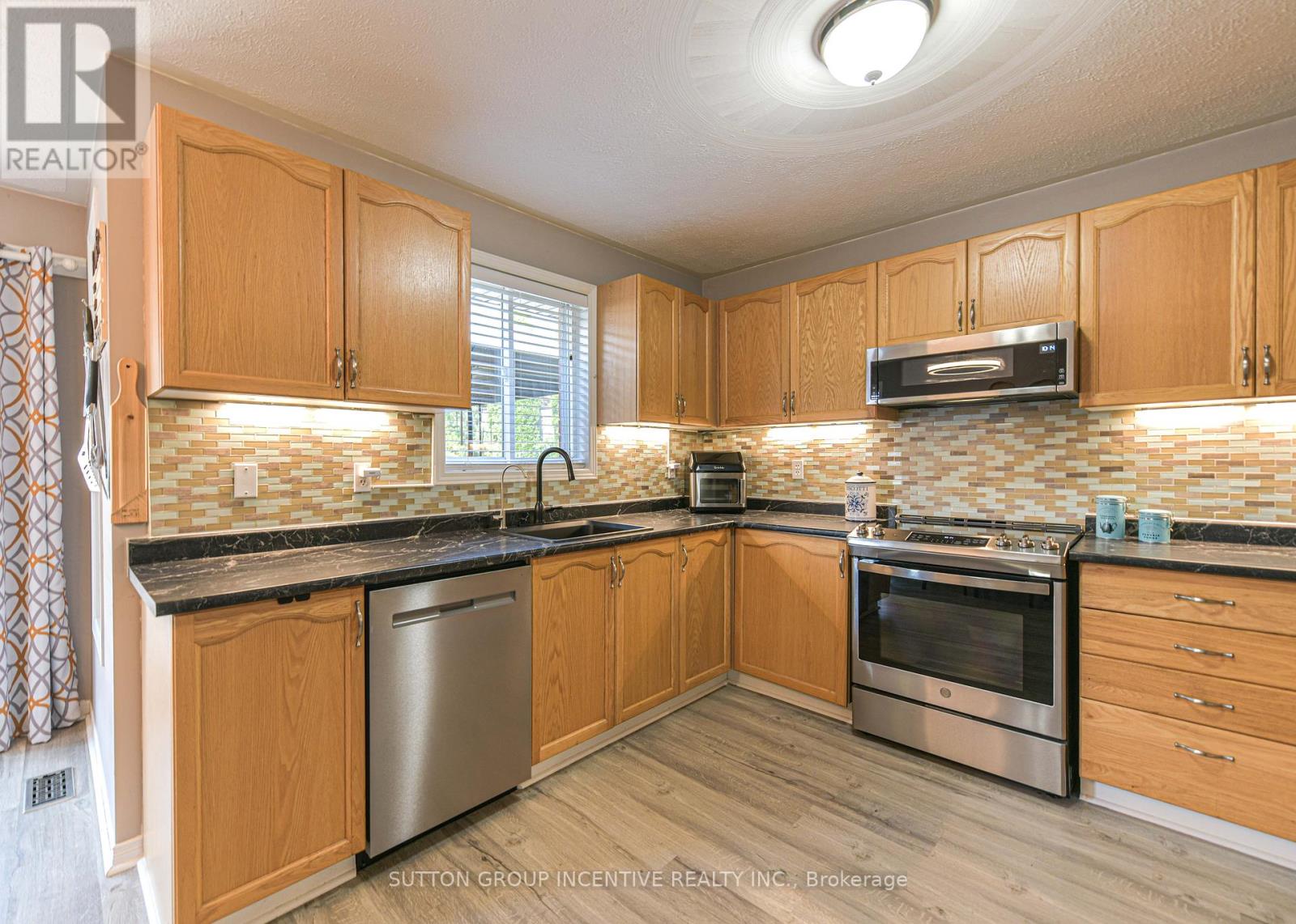 Photo 24 of 78 Vanessa Drive, Orillia ON