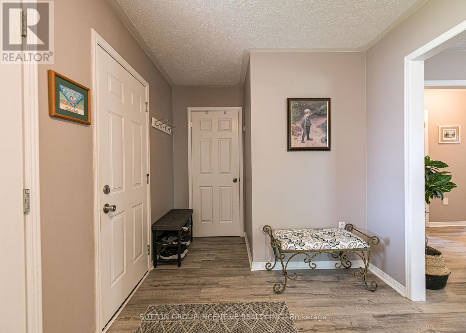 Photo 3 of 78 Vanessa Drive, Orillia ON