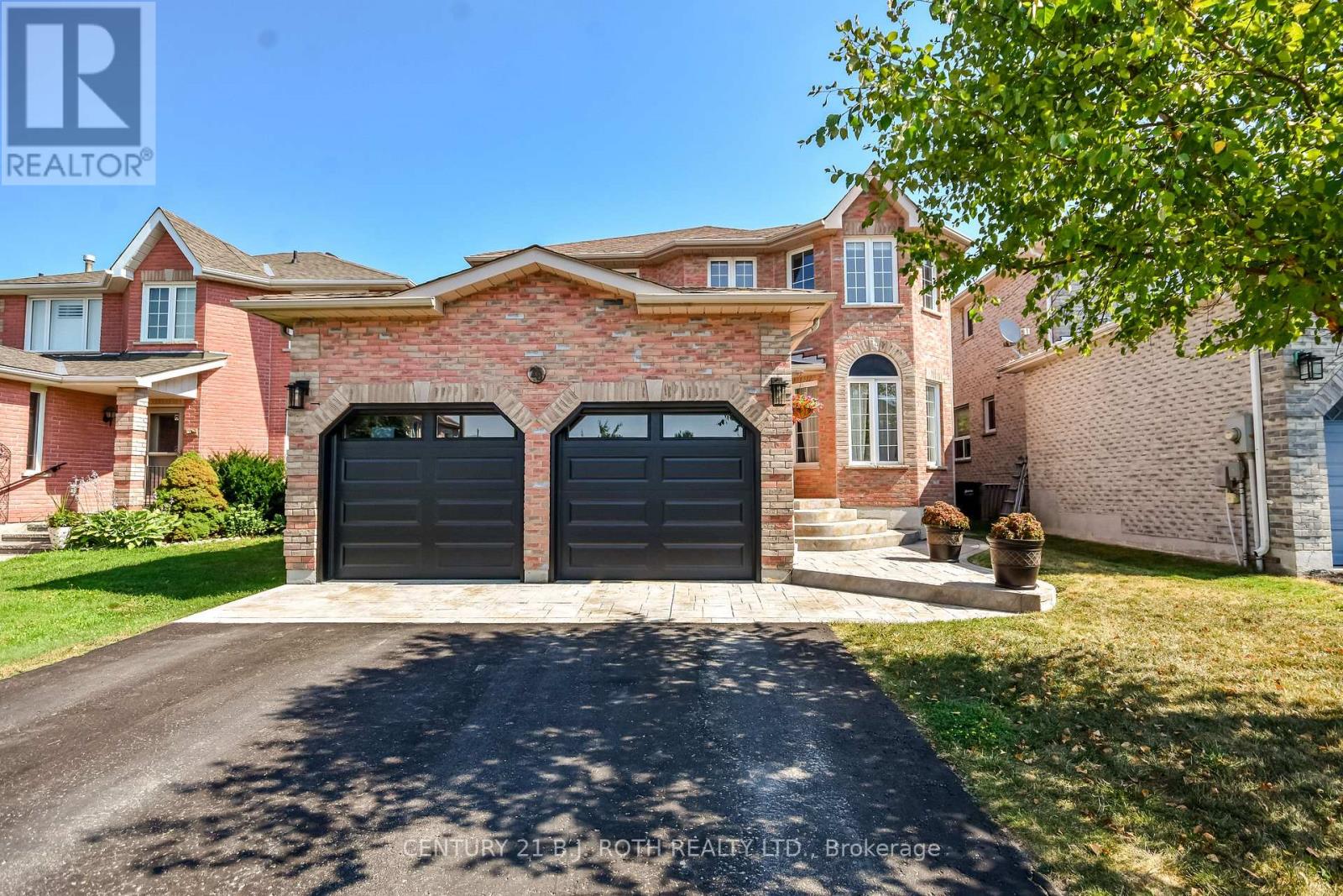 Photo 1 of 28 Shaina Court, Barrie ON