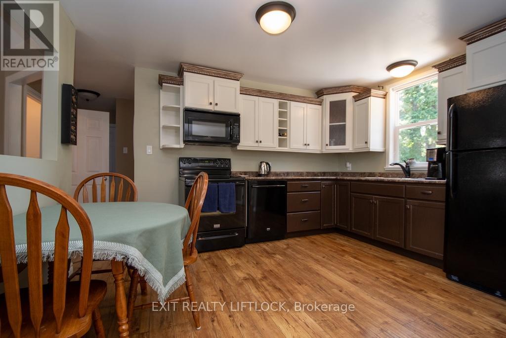 Photo 4 of 26 Victoria Avenue, Peterborough North ON