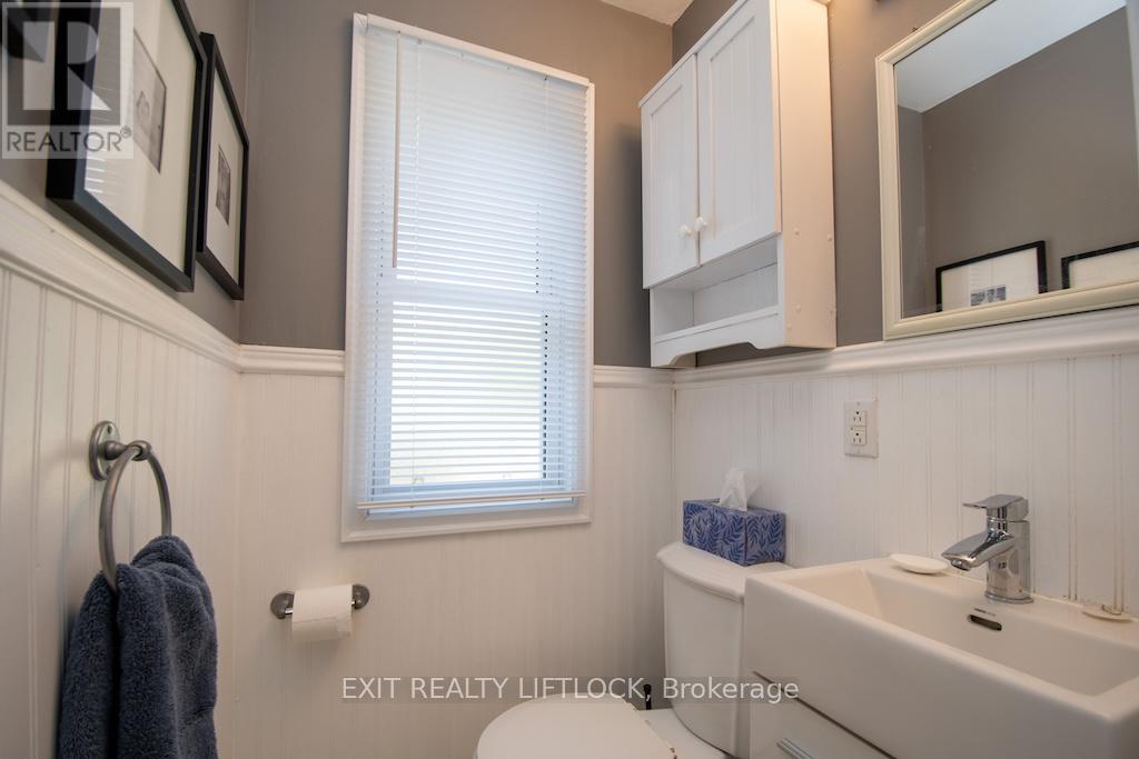 Photo 16 of 26 Victoria Avenue, Peterborough North ON