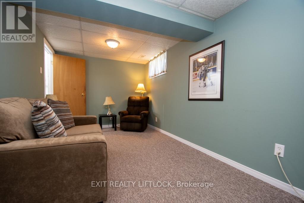 Photo 8 of 26 Victoria Avenue, Peterborough North ON
