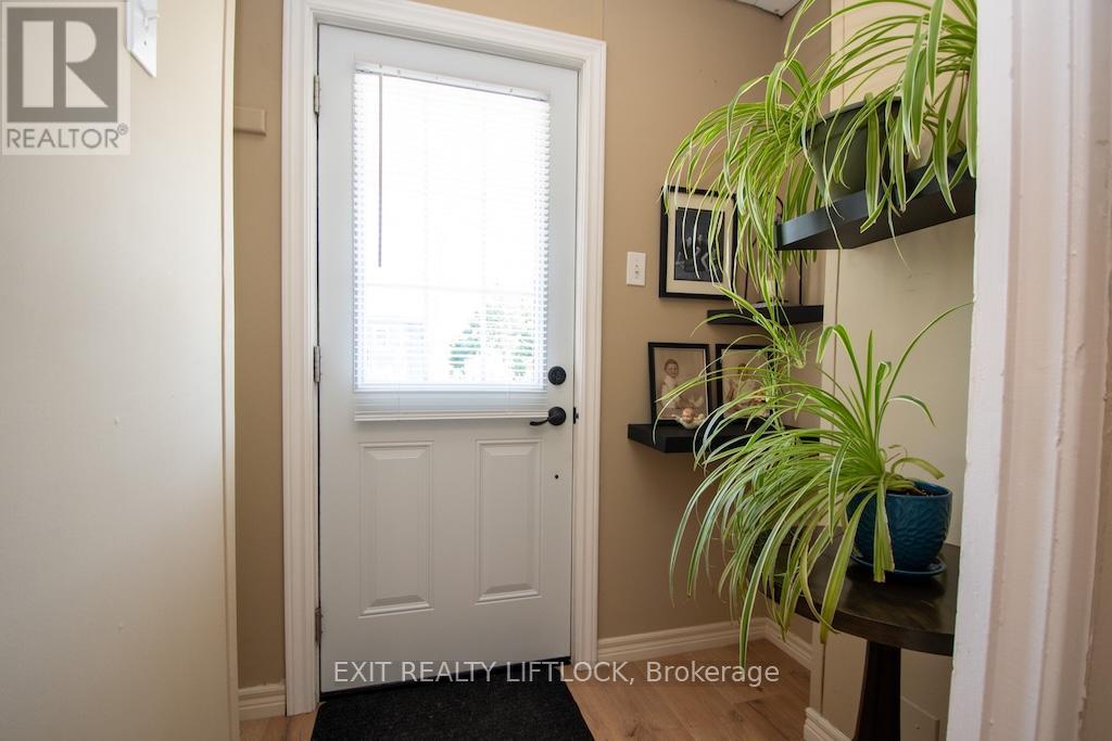 Photo 10 of 26 Victoria Avenue, Peterborough North ON