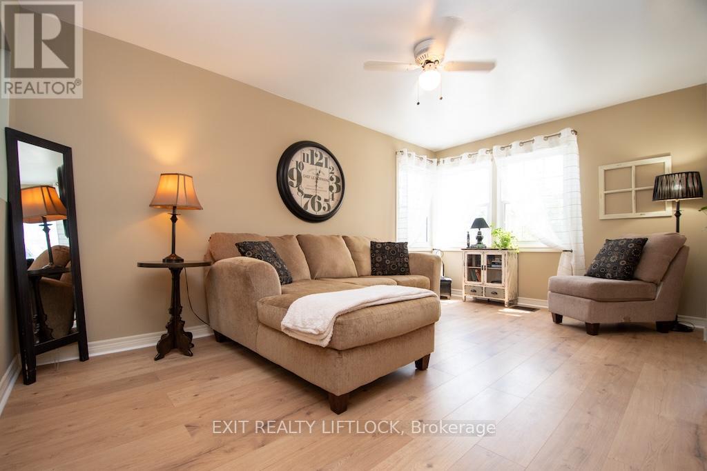 Photo 18 of 26 Victoria Avenue, Peterborough North ON