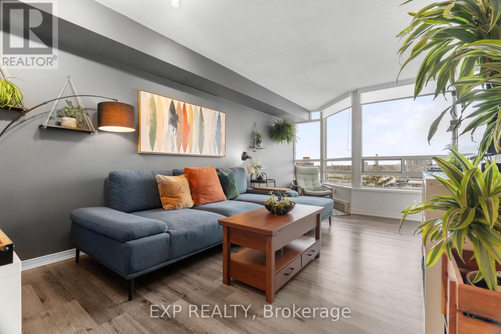 Photo 4 of 706 75 King Street E, Mississauga ON